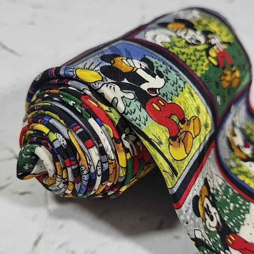 Disney Mickey Unlimited‎ 100% Silk Mickey Mouse Golf Theme Tie